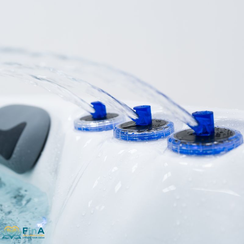 Dynamischer Wasserfall im FinA Aqualora Whirlpool – dekoratives Wasserfeature für ein multisensorisches Spa-Erlebnis.