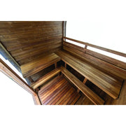 Innenansicht einer Hekla Cube Sauna mit dunkelbraunem Holz, mehreren Sitzbänken auf verschiedenen Ebenen und heller Beleuchtung von oben