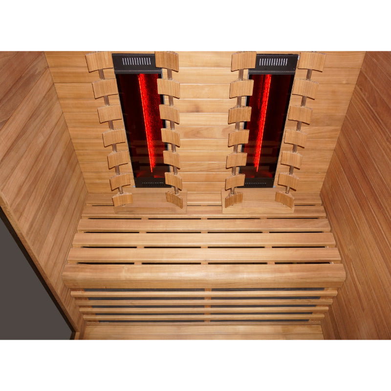 Innenansicht einer Infrarotkabine aus Holz mit zwei roten Infrarotstrahlern an der Decke und Holzbänken