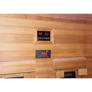 HEKLA Infrarotsauna mit digitaler Steuerung an Holzwand, Temperaturanzeige 40°C und rote LED-Anzeige 88.3, Kontrollpanel mit Funktionstasten