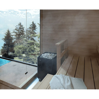 Installierter Helo Laava Saunaofen in moderner Holzsauna mit Panoramablick