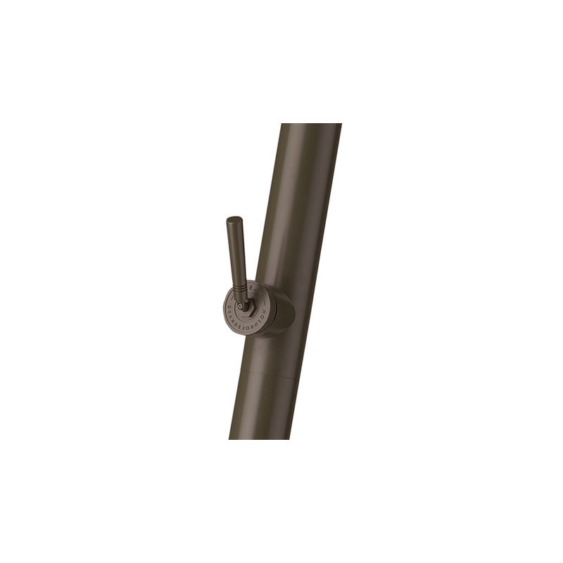 JEE-O Soho 01 Gartendusche mit gebürstetem Edelstahlrohr und verchromtem Ventilkopf auf weißem Hintergrund