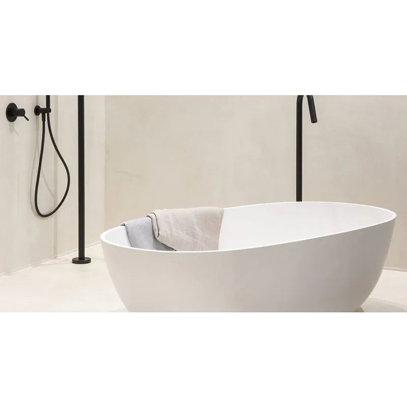 JEE-O slimline 01 Standarmatur in einem modernen Spa-Badezimmer – ideale Lösung für Hotels und Architektenprojekte