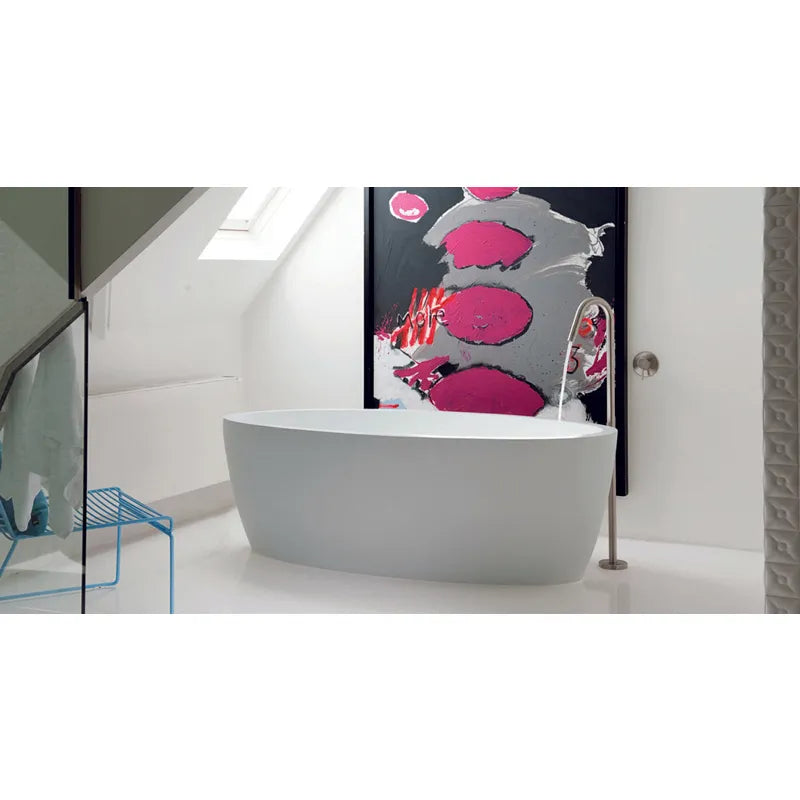 Detail der JEE-O slimline 01 Armatur – präzise Verarbeitung und stabiler Bodenanschluss (G ½”) in Edelstahl