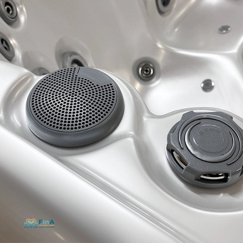 Lautsprecher- und Steuerbereich im JJSPA Alpha 815 – integriertes Audiosystem und Drehregler für individuelle Steuerung