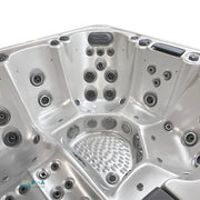 Whirlpool Alpha 815 – Sitzbereich mit Rücken-, Nacken- und Beinmassage durch individuell regulierbare Hydrojets