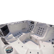 Draufsicht auf den Whirlpool Alpha 816 – großzügiges Spa-Design mit vielseitiger Massageausstattung