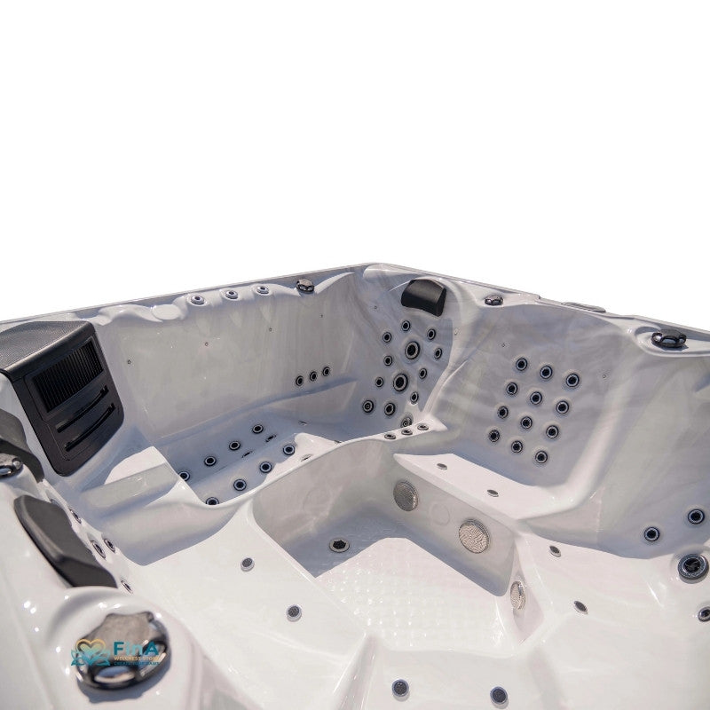 Draufsicht auf den Whirlpool Alpha 816 – großzügiges Spa-Design mit vielseitiger Massageausstattung