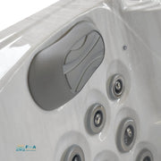 Edelstahlregler zur Luftzufuhr im Whirlpool Alpha 821 – individuelles Spa-Erlebnis mit einstellbarem Wasserfluss