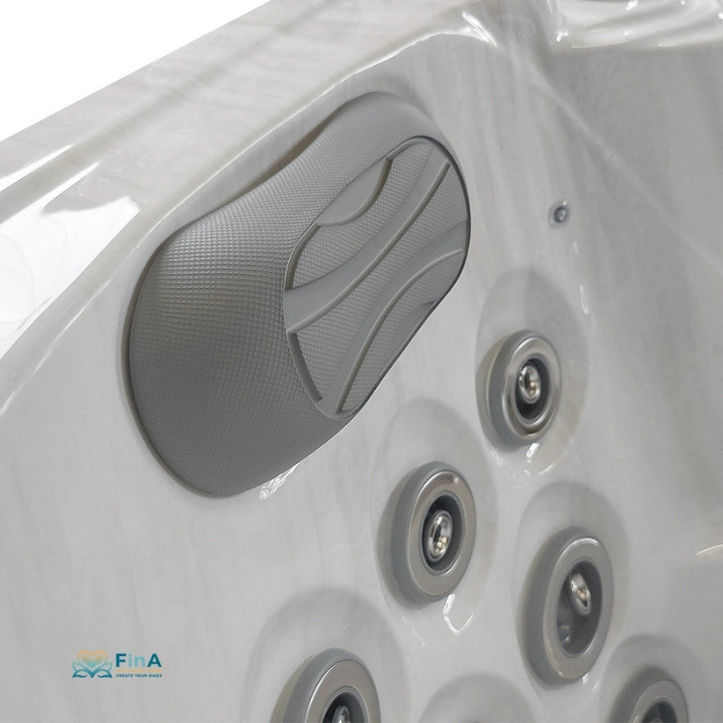 Edelstahlregler zur Luftzufuhr im Whirlpool Alpha 821 – individuelles Spa-Erlebnis mit einstellbarem Wasserfluss