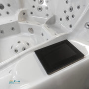 Außenverkleidung des JJSPA Alpha 823 – modernes Whirlpool-Design mit pflegeleichtem, wetterfestem Gehäuse