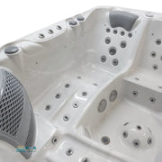 Detailaufnahme der Massageventile im Whirlpool Alpha 823 – Hochwertige Verarbeitung und einfache Bedienung
