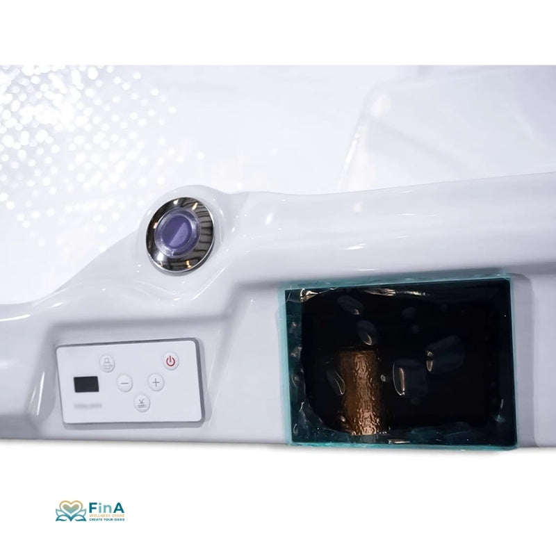 Detailansicht eines Swim Spa mit weißem Steuermodul, digitaler Bedieneinheit und integriertem Luftdüsen-System