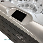 Touchscreen-Bedienpanel am Whirlpool Alpha 815 – moderne Steuerung für Massagefunktionen, Licht und Temperatur