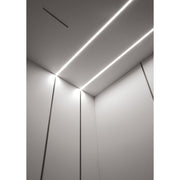  Deckenbeleuchtung mit integrierten LED-Lichtlinien in der Novellini Celsius Hammam Dampfbadkabine – minimalistisches Design mit indirektem Licht.