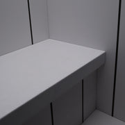 Ergonomisch geformte Sitzbank aus Solid Surface in der Celsius Hammam Dampfbadkabine – fugenlos, hygienisch und stilvoll in das Kabinendesign integriert.