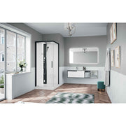 Modernes Badezimmer mit der Novellini Glax 1 G+F Dampfdusche – elegante Komplettdusche mit Schwenktür und Seitenwand, integriertem Dampfsystem und schwarzem Duschpaneel, harmonisch ins Interior-Design mit Fischgrätboden und Designerleuchte eingebettet.