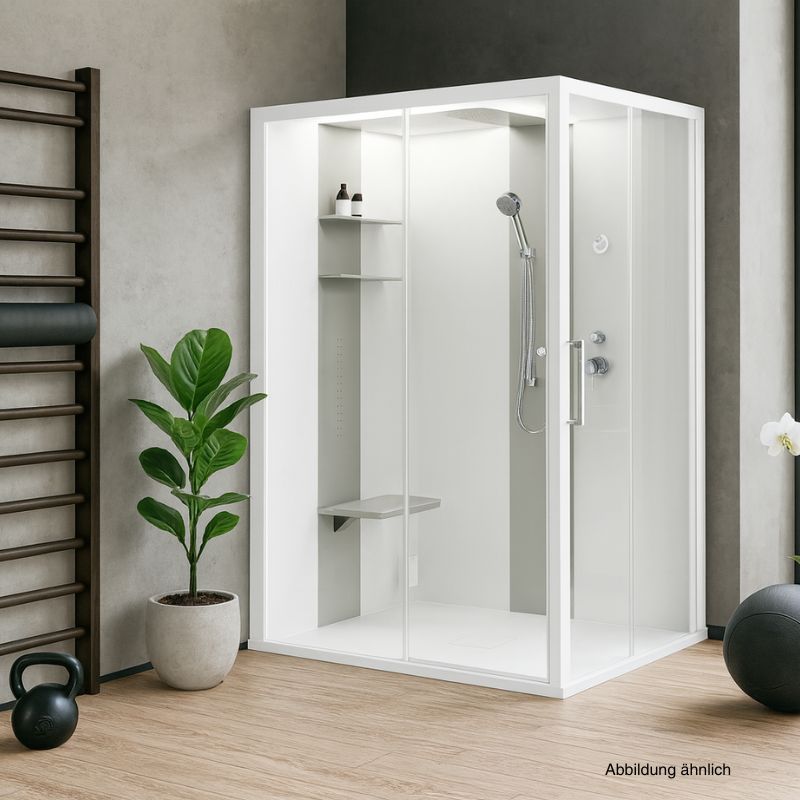 Moderne Novellini Dampfdusche Skill 2P aus Glas und Aluminium in einem stilvollen Gymnastikraum mit Holzfußboden, Trainingsgeräten und grünen Pflanzen.