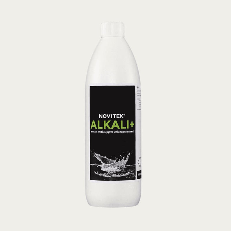 Novitek Alkali+ Alkalitätserhöhung für Whirlpool-Wasser in weißer 1-Liter-Flasche mit schwarzem Etikett und Wassersplash-Grafik