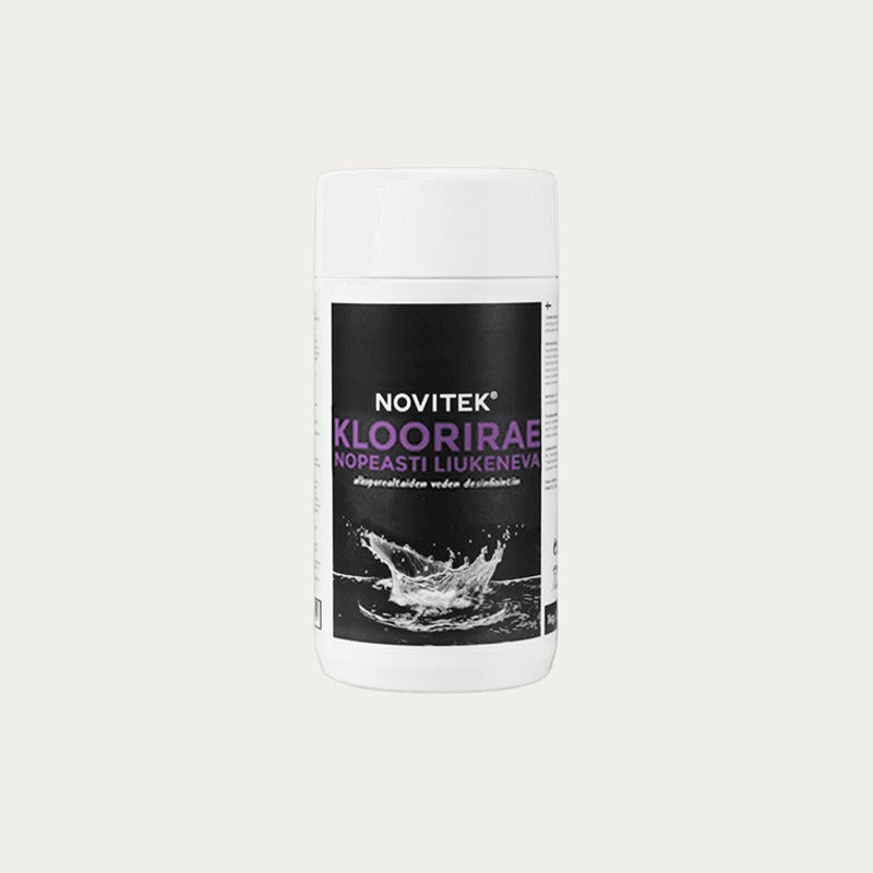 Novitek Chlorgranulat 1 kg Dose mit schwarzem Etikett und Wassersplash-Motiv zur Pooldesinfektion