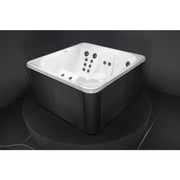 Novitek S-1 Outdoor Whirlpool mit weißem Innenbereich und schwarzem Außengehäuse, mehrere Massage-Düsen sichtbar, quadratisches Design für 4 Personen