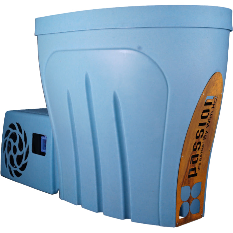 Passion Spas Revive Pro Eisbad in hellem Blau mit integriertem Chiller-Aggregat und braunem Holzdekor-Panel, Frontalansicht