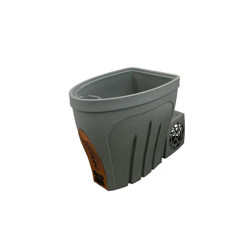 Modernes, graues Eisbad, ideal für Innen- und Außenbereiche, mit hochwertiger Einstiegsleiter.