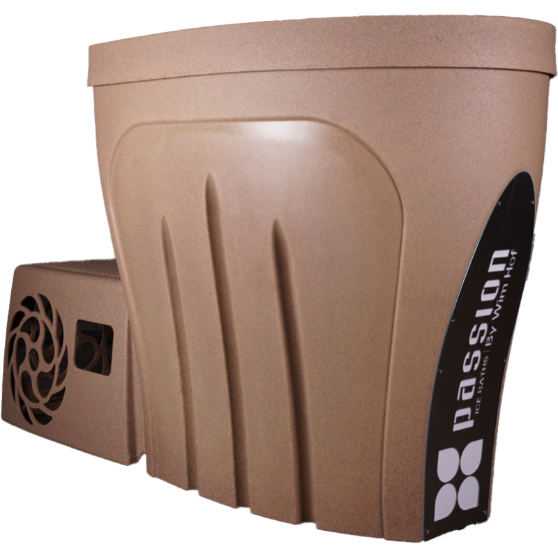 Passion Revive Pro Eisbad in Sandbeige mit integriertem Chiller-System, seitlich montierter Kühlaggregate und modernem Design für Kältetherapie und Regeneration.