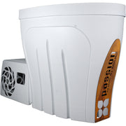 Elegantes, weißes Eisbad mit integriertem Kühlsystem und isolierendem Deckel.