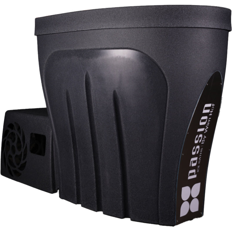 Dunkelgraues Eisbad mit modernem Design, geeignet für Sportclubs und Fitnessstudios.