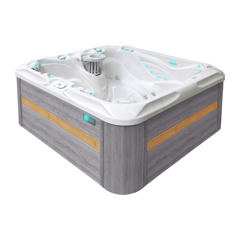 Passion Spas Pleasure Outdoor Whirlpool Seitenansicht mit grauer Holzverkleidung
