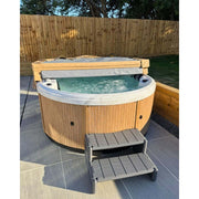 Passion Spas Recharge Whirlpool Ø 200 geöffnet im privaten Garten