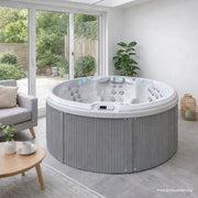 Passion Spas Recharge Whirlpool Ø 200 im modernen Wintergarten mit platzsparender Integration