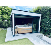 Passion Spas Refresh Whirlpool 200x200 im Garten unter moderner Überdachung