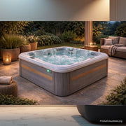 Passion Spas Relax Whirlpool 204x204 in ruhiger Gartenumgebung mit stimmungsvoller Beleuchtung