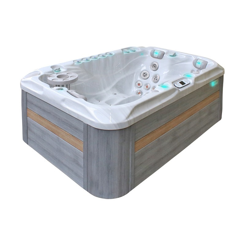 Passion Spas Sensation Outdoor Whirlpool Seitenansicht mit grauer Holzoptik-Verkleidung