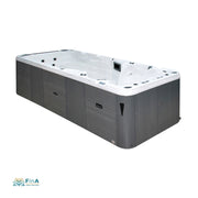 Seitenansicht Passion Spas Aquatic 5 – moderner Swim Spa mit grauer Verkleidung, LED-Beleuchtung und integrierter Audioanlage für stilvolle Wellnessmomente.