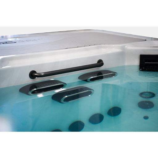  Drei leistungsstarke River-Jets im Chronos Mini Pool für Gegenstromschwimmen unter Wasser