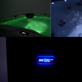 Platinum Spas Deluxe Whirlpool mit LED-Beleuchtung in Grün und Blau sowie beleuchteter Modellbezeichnung