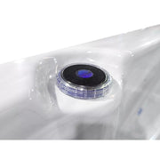  Eleganter LED-beleuchteter Regler im Swim Spa – Kombination aus Funktionalität und Design