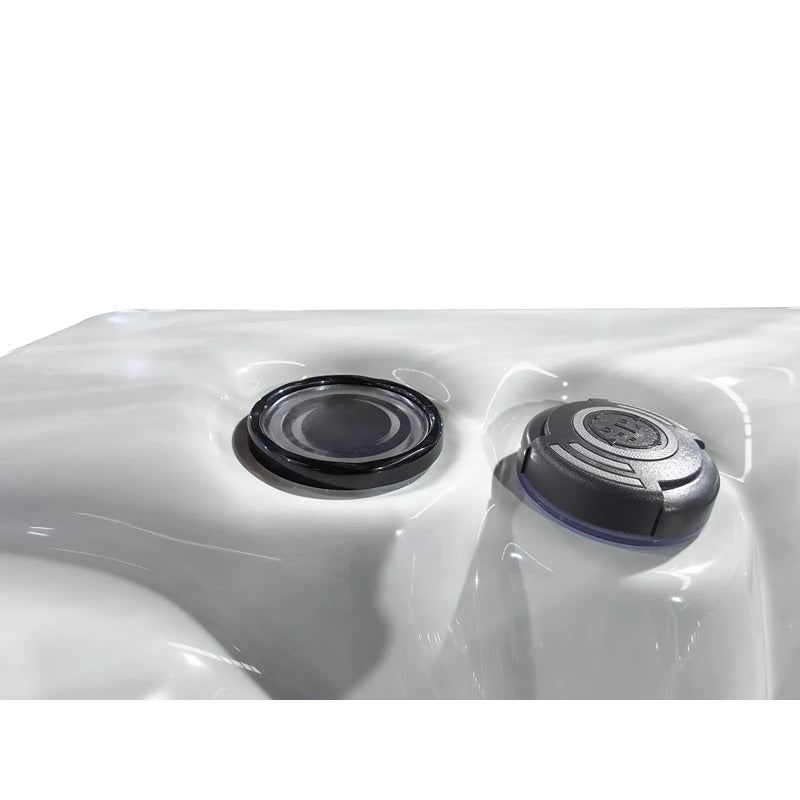  Nahaufnahme eines Bedienreglers im Swim Spa – edle Oberfläche mit taktilem Drehelement zur Funktionseinstellung