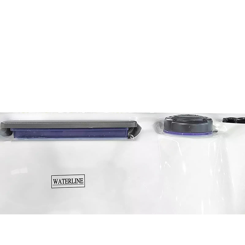  Beleuchteter Wasserfall-Einlauf mit Regler – visuelles Highlight an der Wasserlinie des Swim Spas