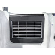  Skimmer im Technikbereich des Swim Spas – funktionales Element in elegantem Kontrastdesign