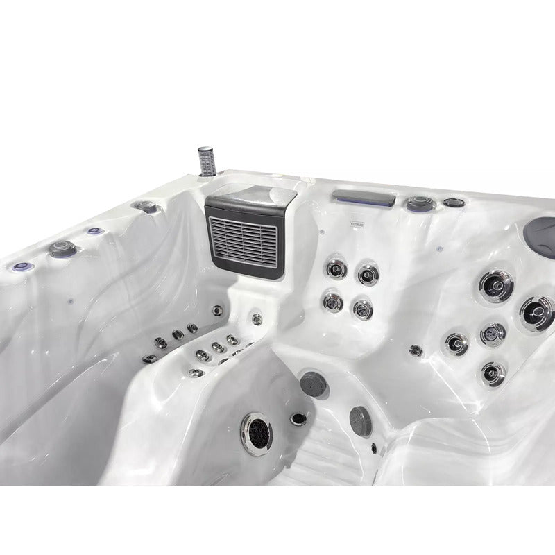  Innenansicht mit ergonomisch geformten Sitzschalen – zahlreiche Jet-Kombinationen für individuelle Massagezonen