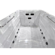  Schwimmbereich mit leistungsstarken Turbodüsen und Edelstahlgriffen – für gezieltes Aqua-Workout