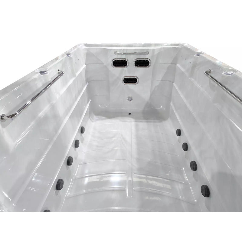  Schwimmbereich mit leistungsstarken Turbodüsen und Edelstahlgriffen – für gezieltes Aqua-Workout