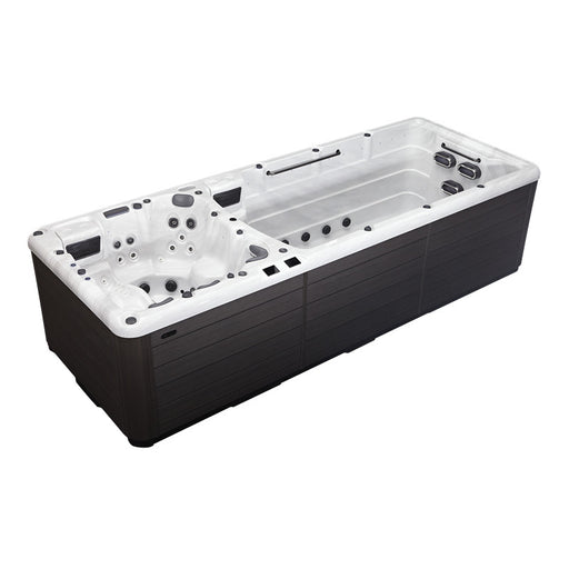  Eleganter Swim Spa mit Whirlpool-Kombination – Seitenansicht mit Acrylbecken und Verkleidung in Holzoptik