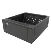 Lounge Divine Plus Whirlpool von Platinum Spas in mattschwarzer Ausführung mit ergonomischen Sitzen und 42 Massagedüsen – moderne Wellness für drei Personen.