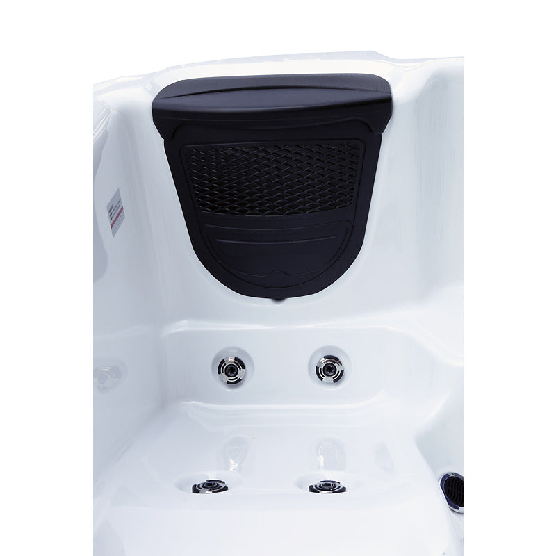 Kopfstütze mit integrierter Lautsprecherabdeckung – edles Detail für Klanggenuss im Platinum Spas Reims Whirlpool.