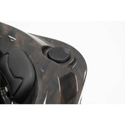 Detailansicht der LED-beleuchteten Massagedüsen im Platinum Spas Seville Whirlpool – elegante Integration in schwarzem Acryl mit feiner Technik